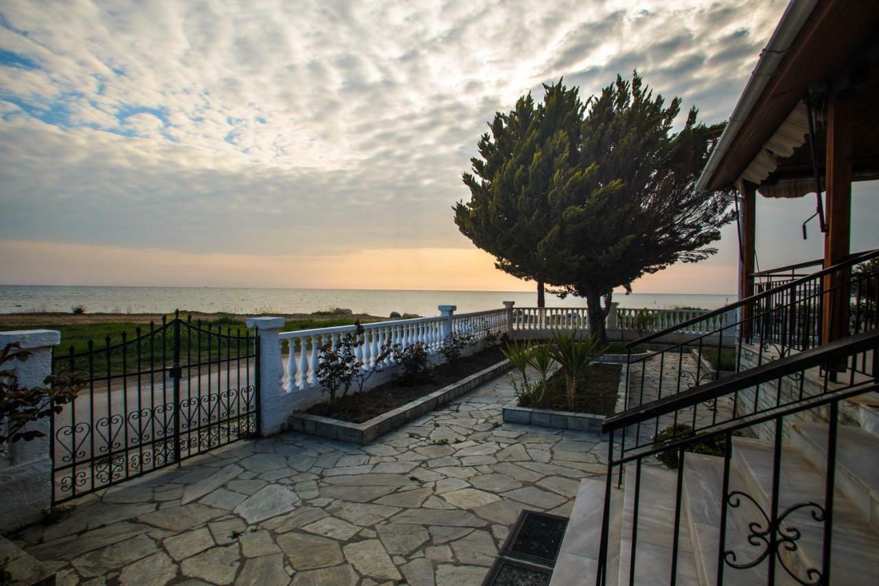 Halkidiki Seafront Beach House Villa Nea Kallikrateia ภายนอก รูปภาพ