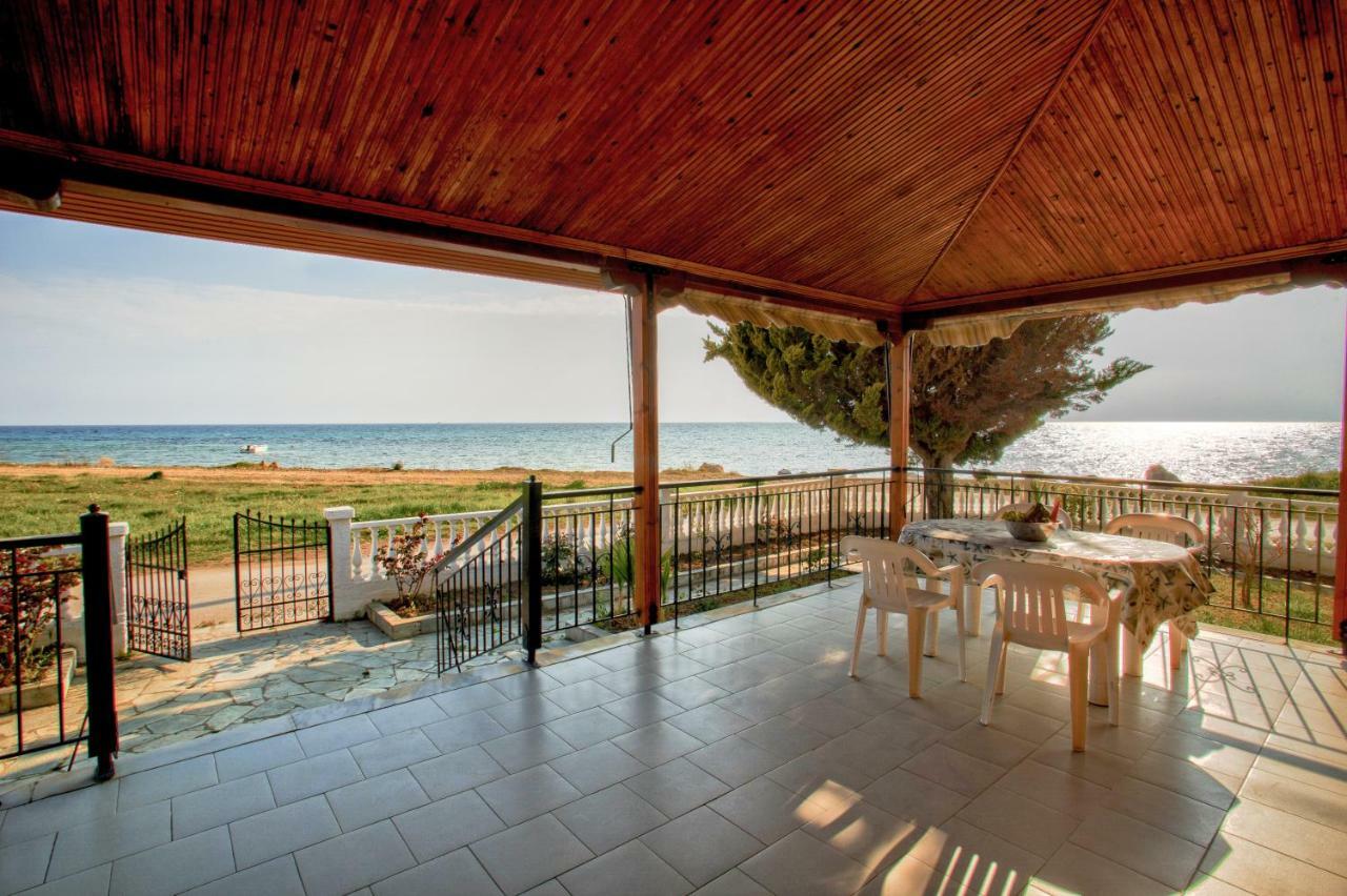 Halkidiki Seafront Beach House Villa Nea Kallikrateia ภายนอก รูปภาพ